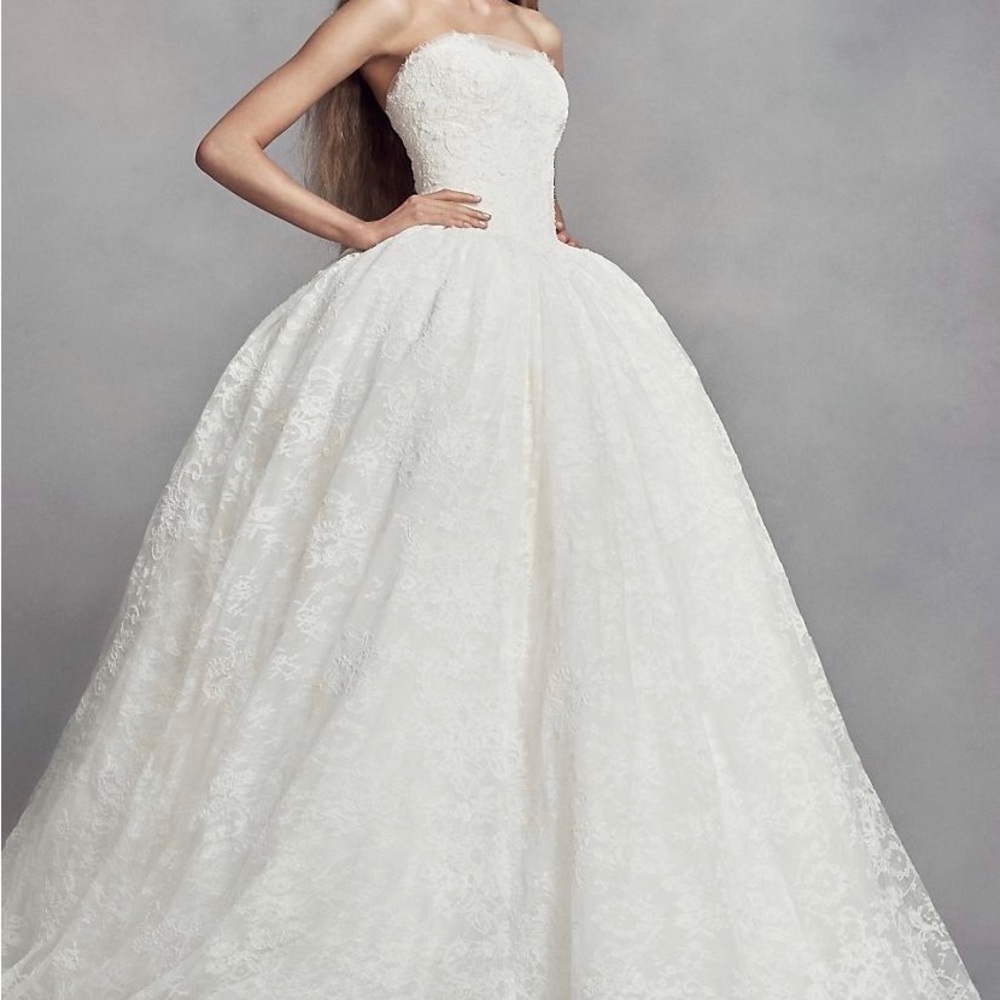 Stunning Vera Wang Wedding dress.
